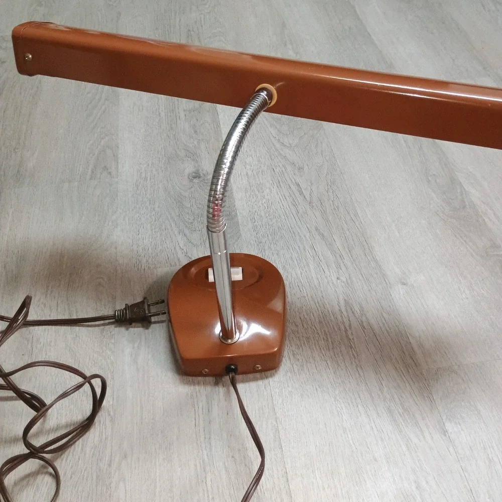 Brown Metal Vintage Desk Banker Lamp Fluerosecent Push Button UL E69325
